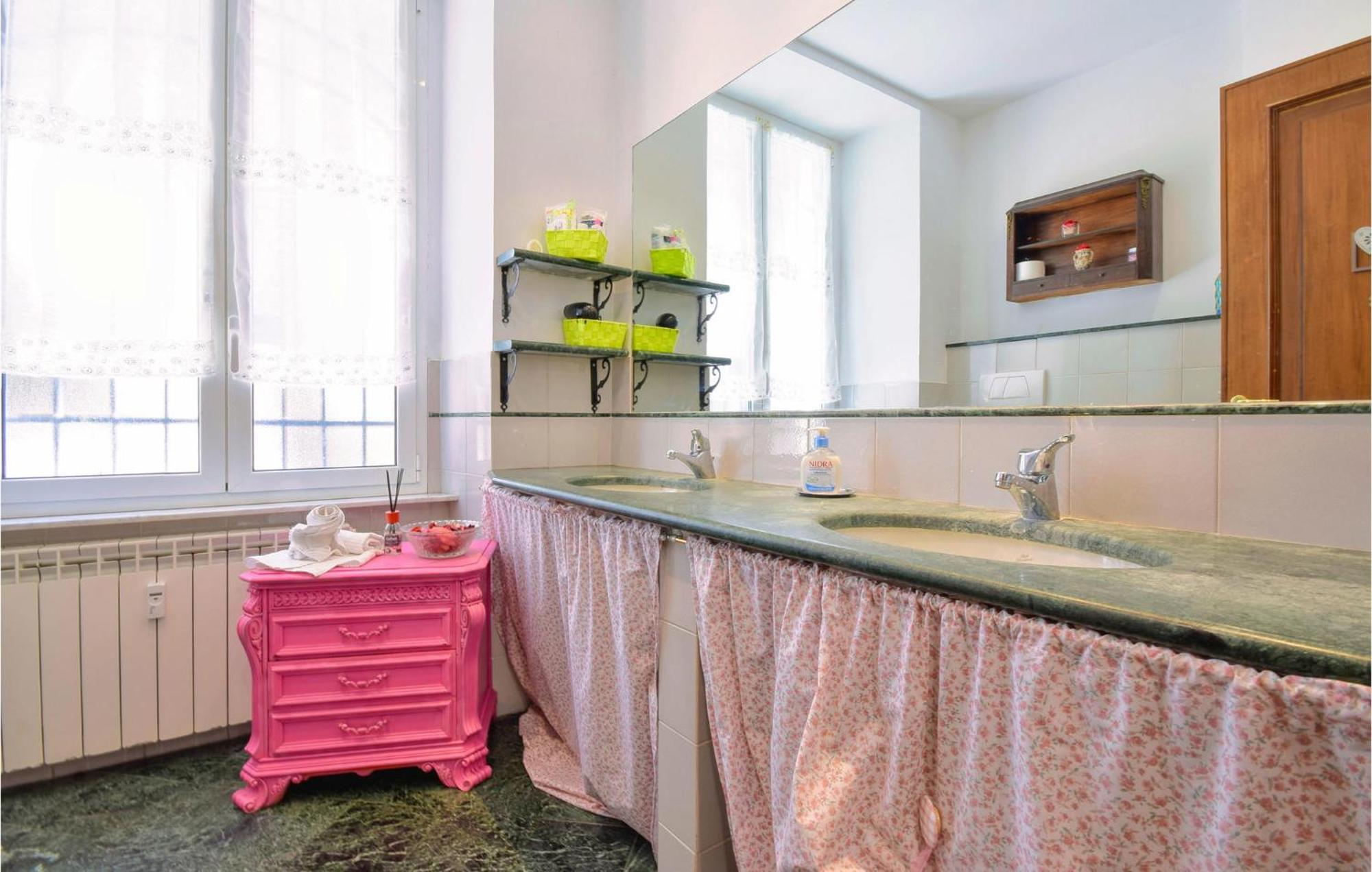 Pet Friendly In With Kitchen